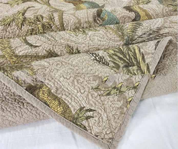 Blue American-style floral quilted cotton bedspread set on a bed, three-piece 230x250cm.