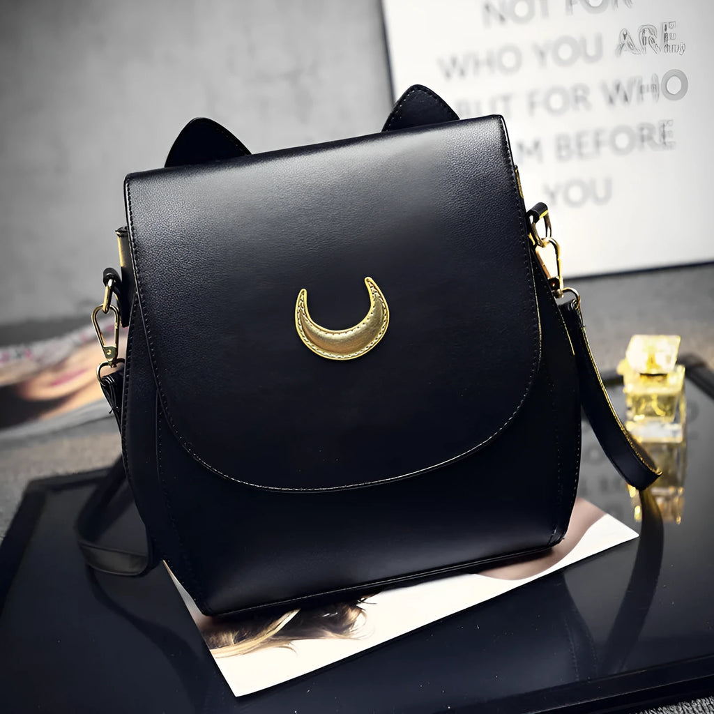 Luna Bangalor fashion shoulder bag backpack in black with magnetic buckle and adjustable strap 22cm