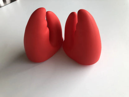 Red silicone kitchen gloves with lobster tong design for heat insulation and anti-scalding