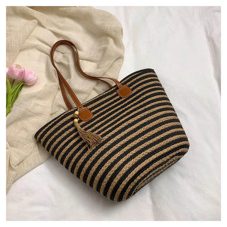Woven large capacity women's tote bag in contrast colour with oval shape and zipper pocket