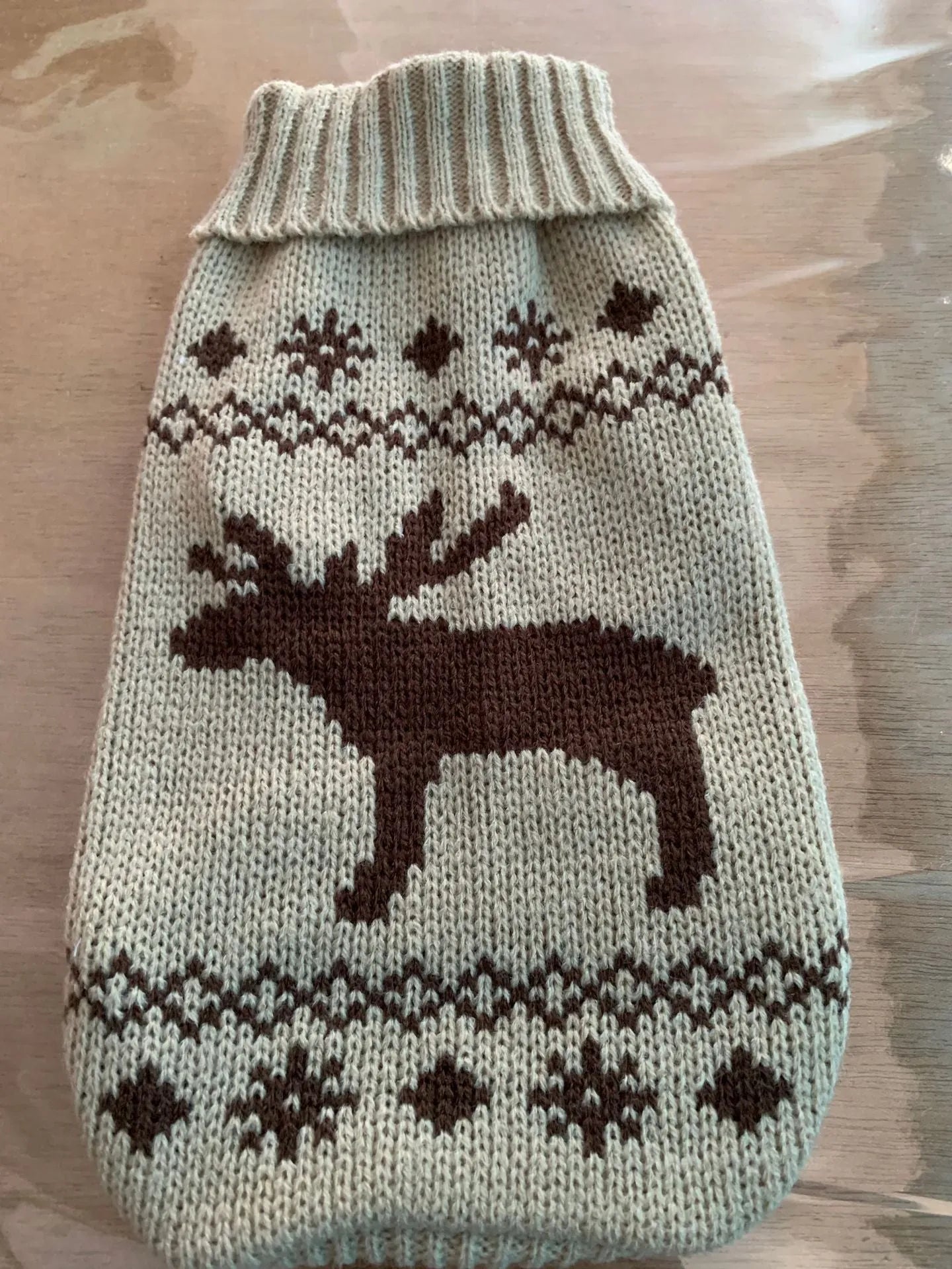 Warm acrylic dog sweater in blue diamond shape for autumn winter wear