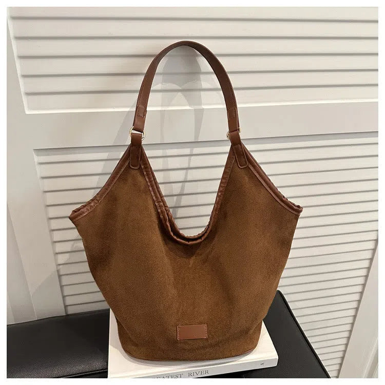 Women's corduroy high-capacity tote bag, 45x20.5x37.5 cm, with stitched seams, cross-over strap, Coffee colour option