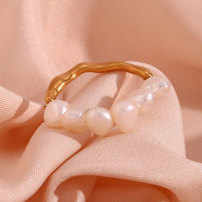 Women's stitching metal ring with freshwater pearl in gold, sizes no.6, no.7, no.8