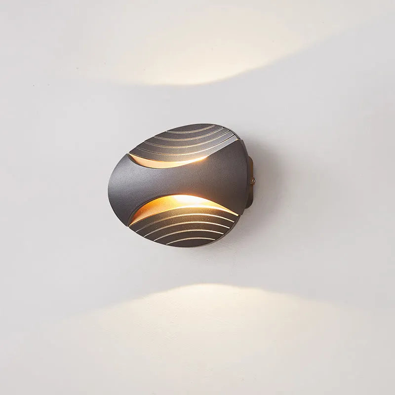 Modern minimalist aluminium wall lamp in black, white, black gold, or platinum finish.