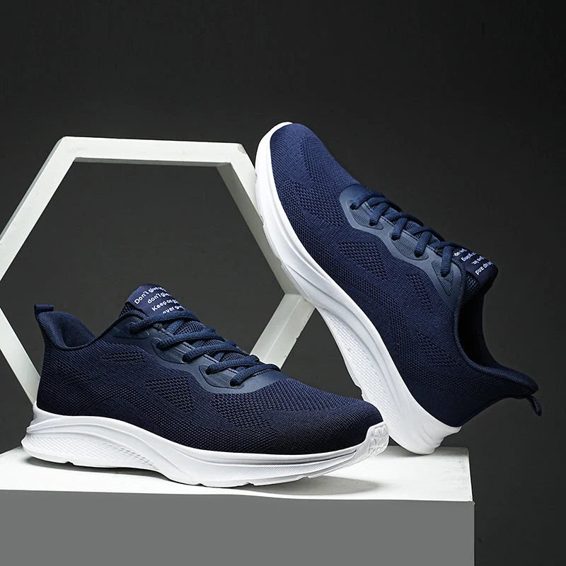 Men's lace-up running shoes with breathable mesh upper in various colours