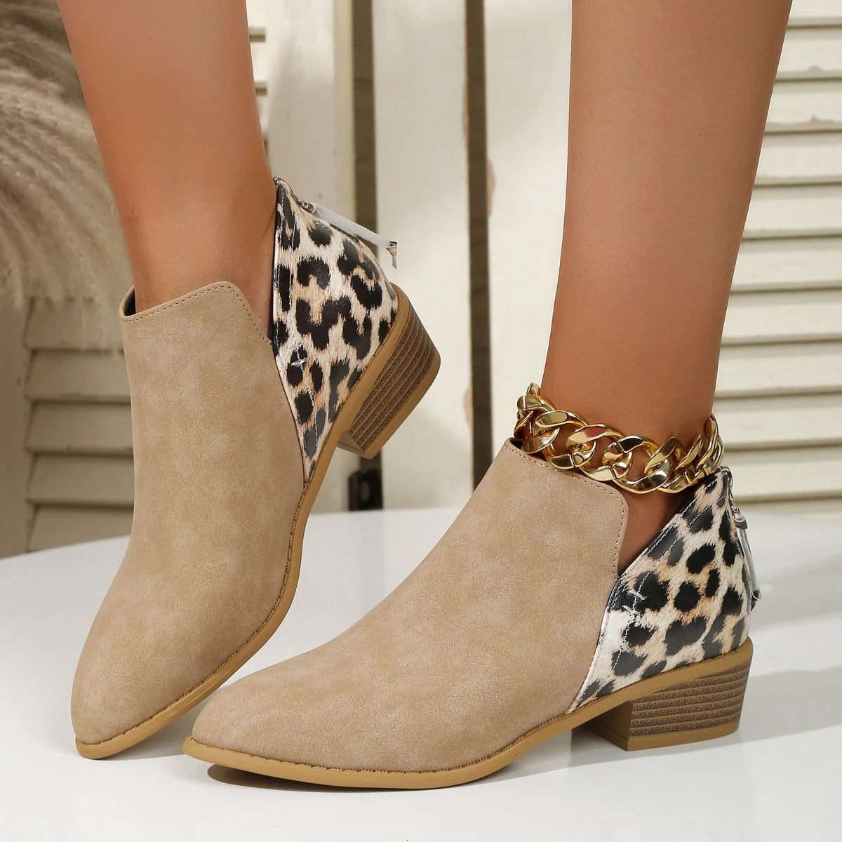 Women's leopard print boots with pointed toe and chunky heel in suede material