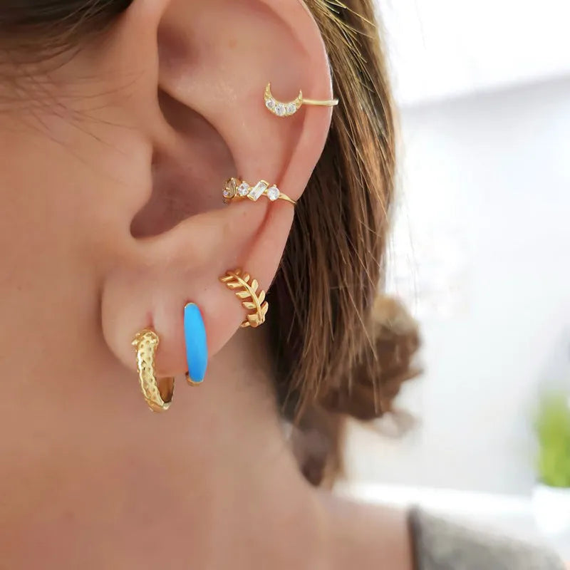 A pair of oval curved geometric epoxy earrings with a dripped oil finish in a choice of colours.
