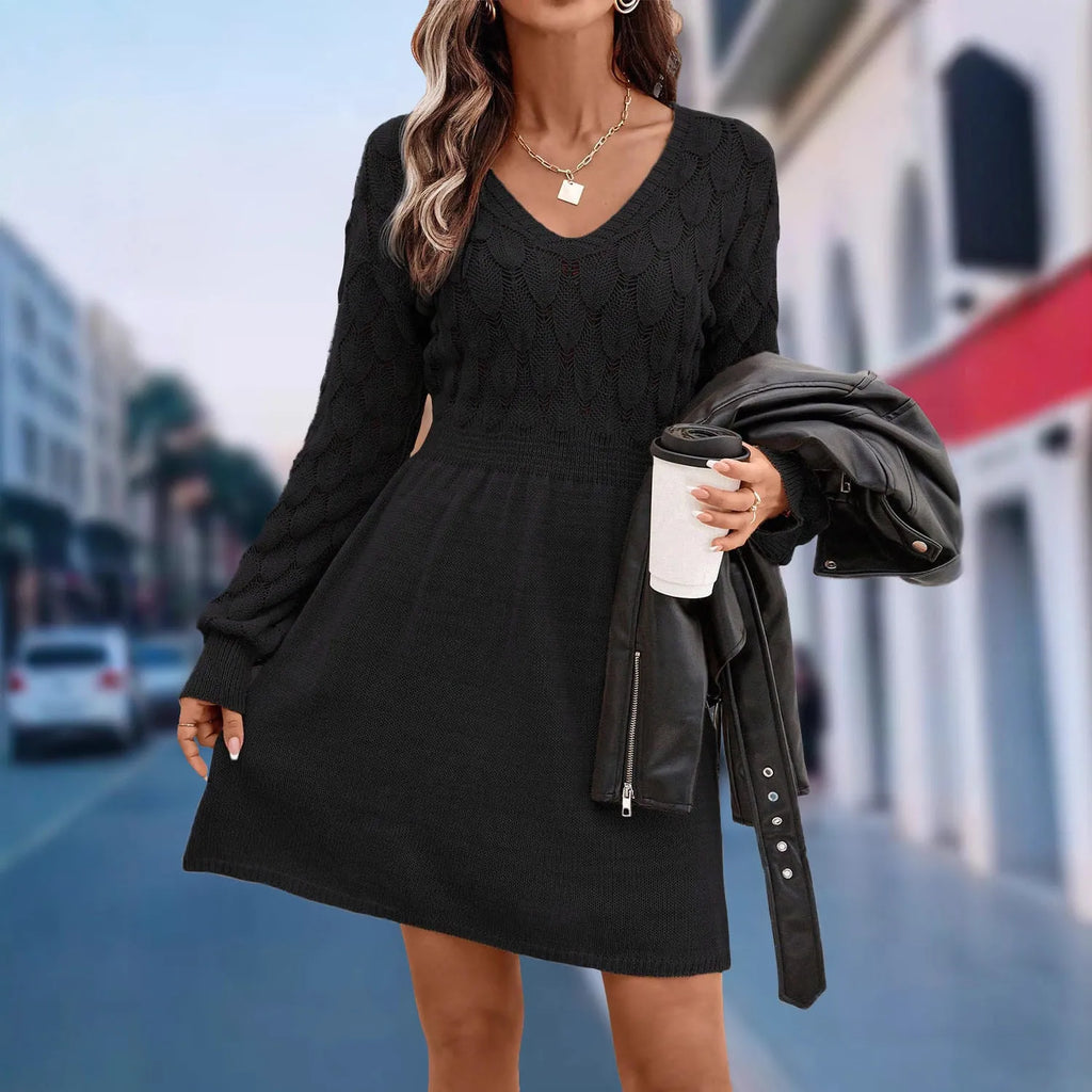 V-neck artistic retro dress in acrylic fabric with high waist and long sleeves.