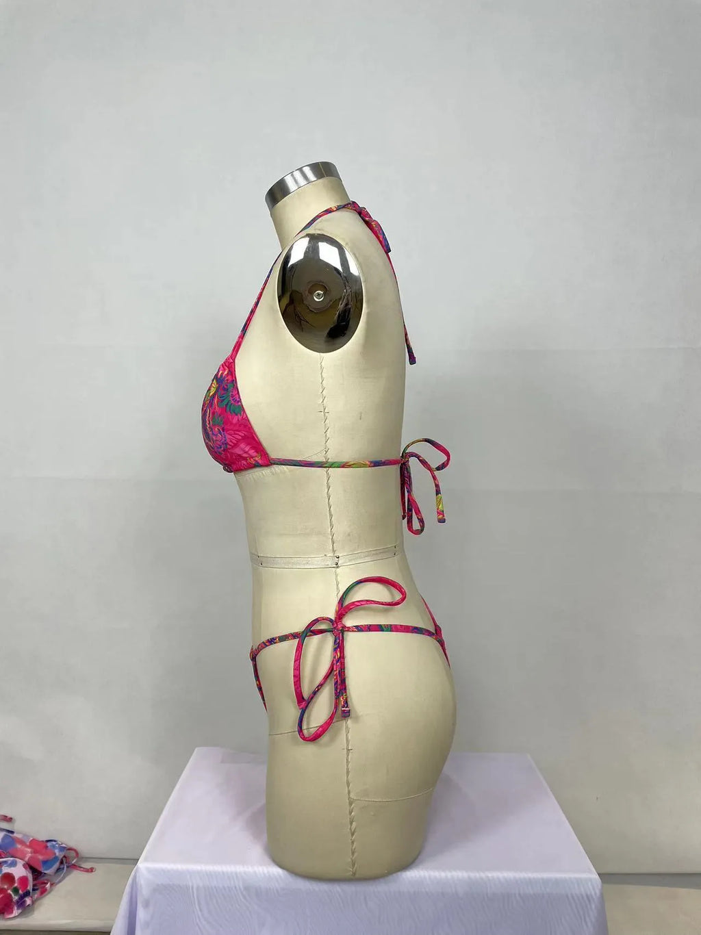 Pink printed women's bikini two-piece set with sleeveless backless design