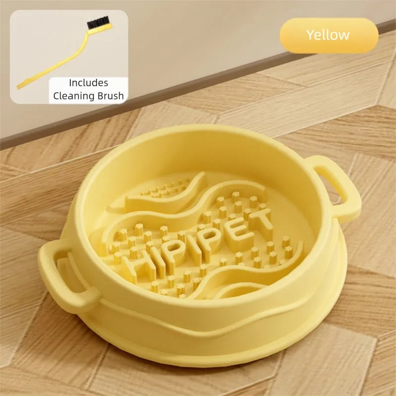 Silicone slow food bowl with double-ear handle and interactive maze design for dogs, in green colour