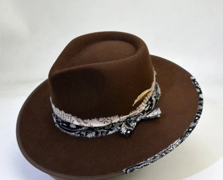 Wool-like autumn and winter felt cap in pendant pink and dark brown