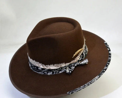 Wool-like autumn and winter felt cap in pendant pink and dark brown