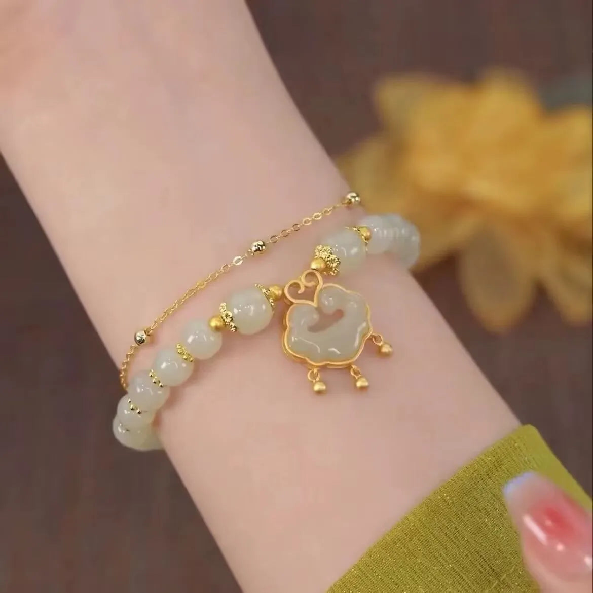 Green electroplated women's bracelet with safety lock pendant and double-layer design