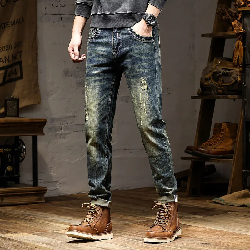 Men's slim-fit jeans in a retro colour with a zip fly, made from cotton denim