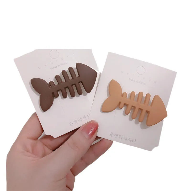 Fishbone pattern barrettes hair clips with duckbill clip mechanism in various colours