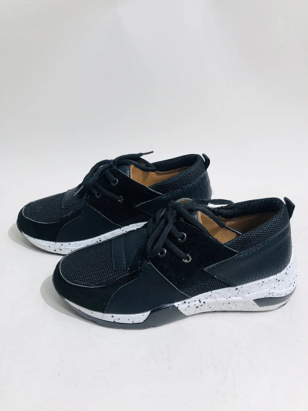 Women's suede sneakers with a wedge heel in various colours on a white background.
