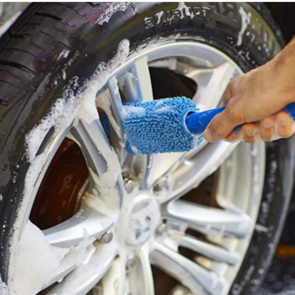Long handle microfiber car wash brush for cleaning vehicle wheels and tyres in grey and blue