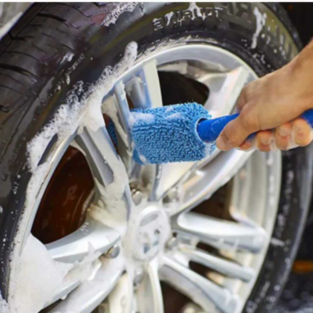 Long handle microfiber car wash brush for cleaning vehicle wheels and tyres in grey and blue