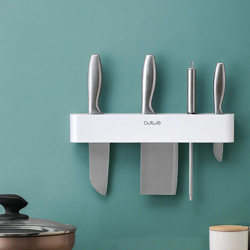 Wall-mounted knife holder in grey and black, holding 4 knives and 6 utensils