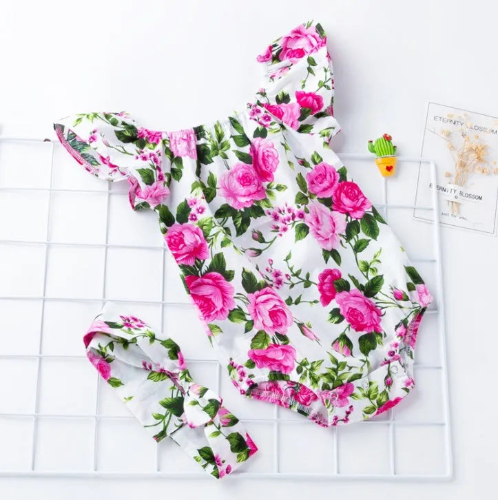 Baby girl's white cotton romper with triangle climbing style and small flying sleeves