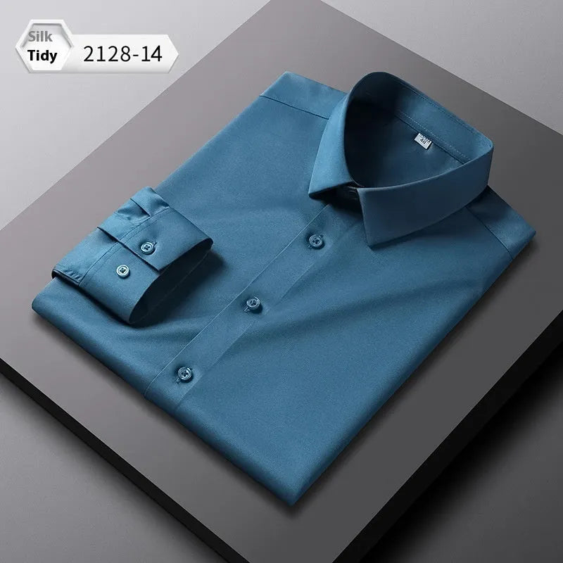Man wearing a solid colour long-sleeved elastic silk shirt in a loose fit.