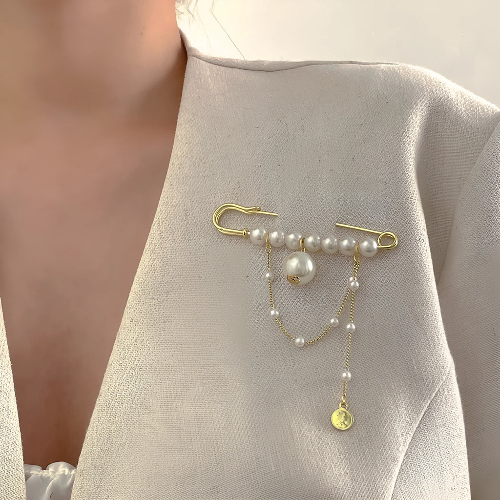 Ins Style Retro stick pearl brooch on metal base, unisex decorative pin with electroplated finish