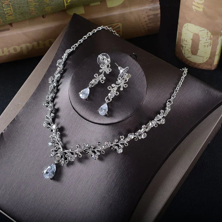 TL205 alloy zircon rhinestone bridal jewelry set with necklace and earrings on white background