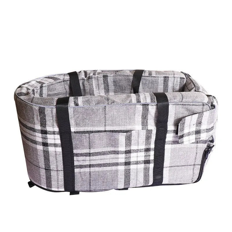 Outdoor dog kennel in cloth material suitable for four seasons use and car travel
