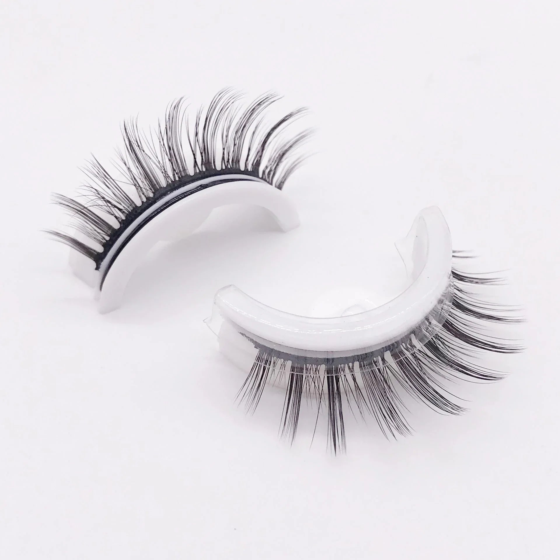 Captivating 3D layered mink-like false eyelashes for bold, voluminous eye makeup looks