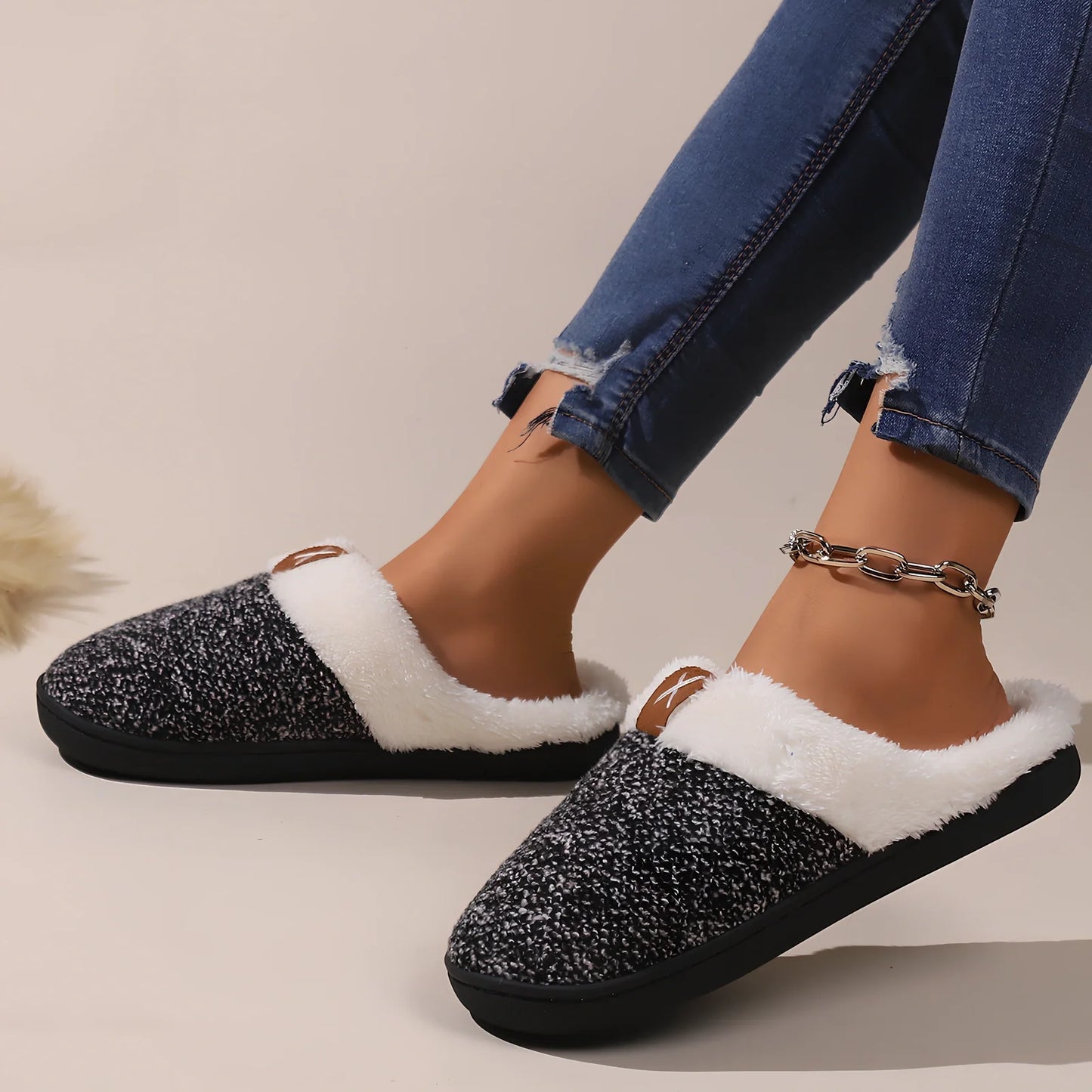 Winter plush slippers with thick sole and anti-slip pattern in burgundy colour