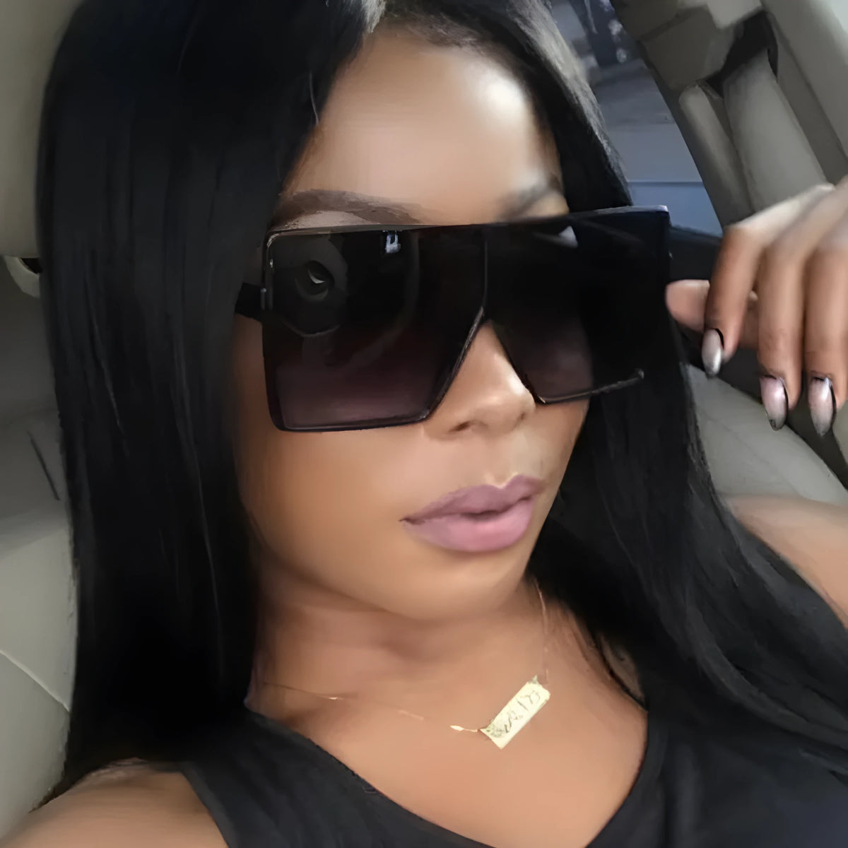 Oversized square women sunglasses with retro big frame in PC and AC materials, available in multiple colours