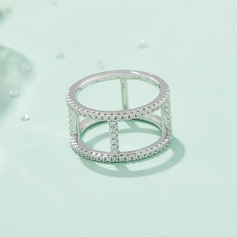 Light chain trendy moissanite ring in S925 silver with platinum plating, less than 0.1 carat, sizes 5-9