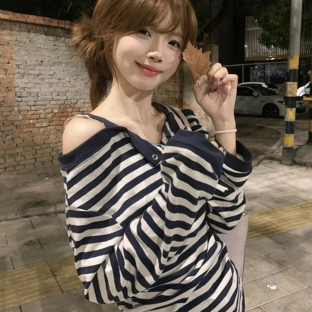 Dark blue Korean-style oversized women's t-shirt with long sleeves, stripes, and embroidery details.