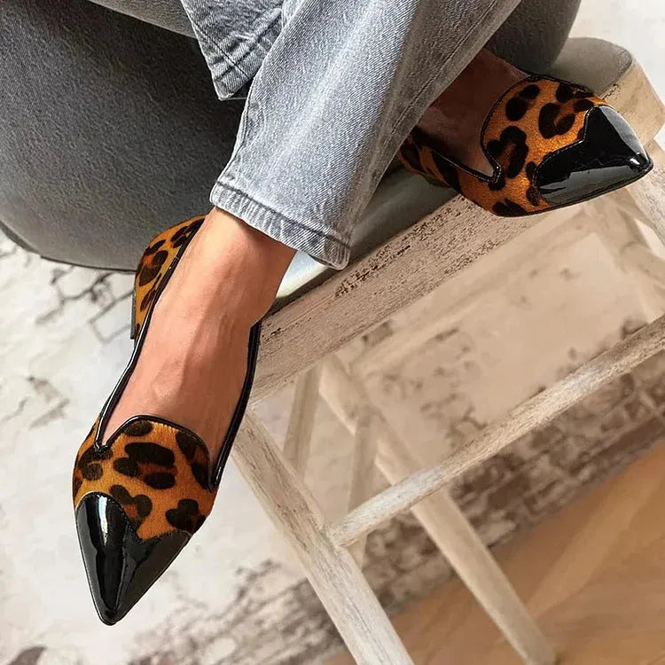 Women's pointed leopard print shallow mouth pumps with low heel, brown colour, on display