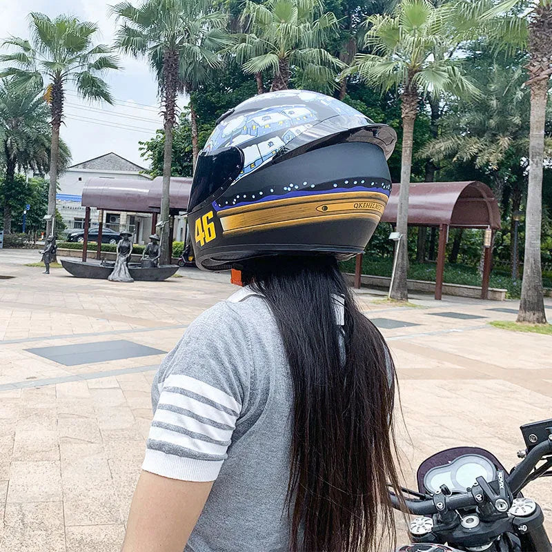 Motorcycle helmet in Dragon colour with ABS construction for commuting safety