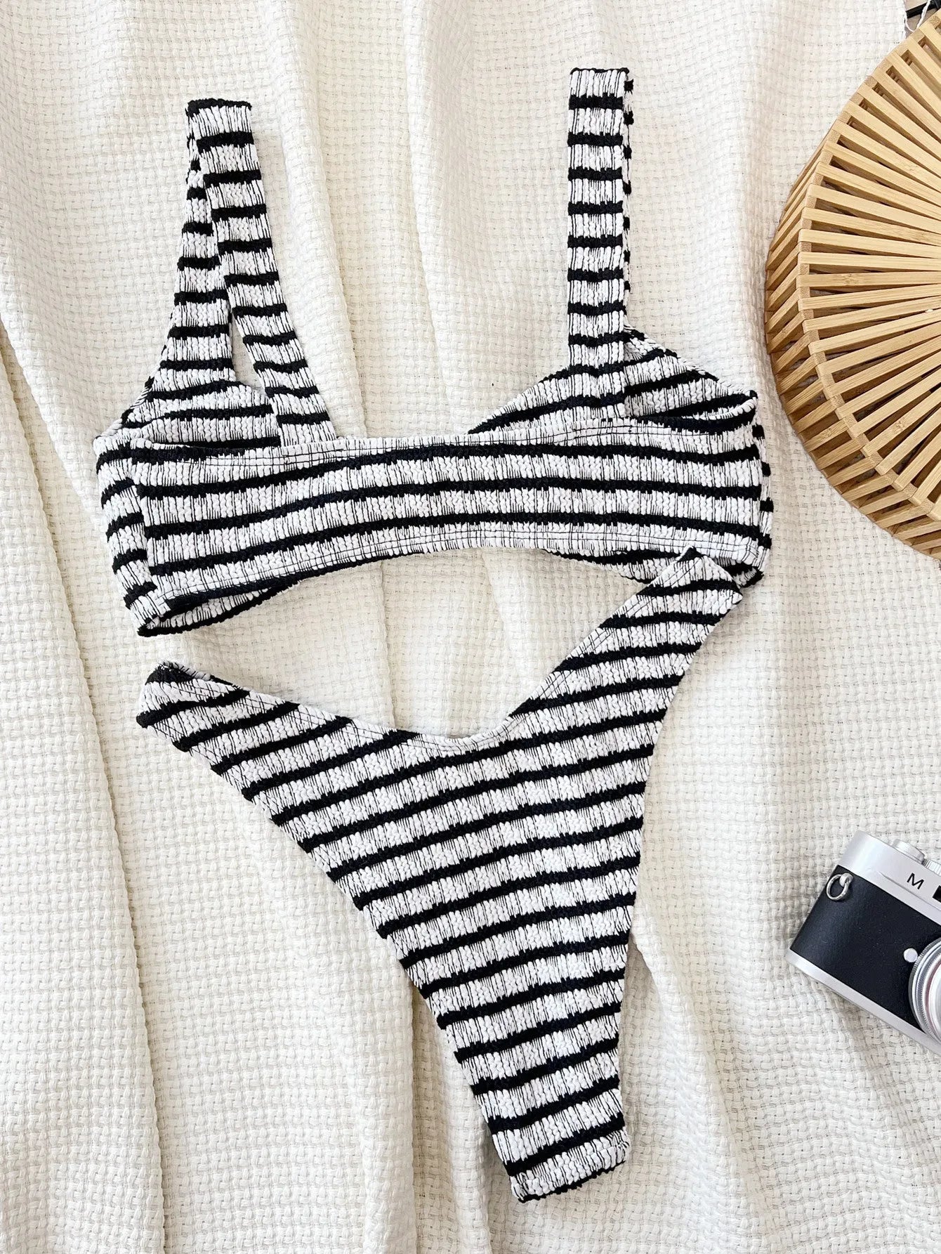 Black and white contrast colour women's separated bikini set with polyester fabric in S M L sizes