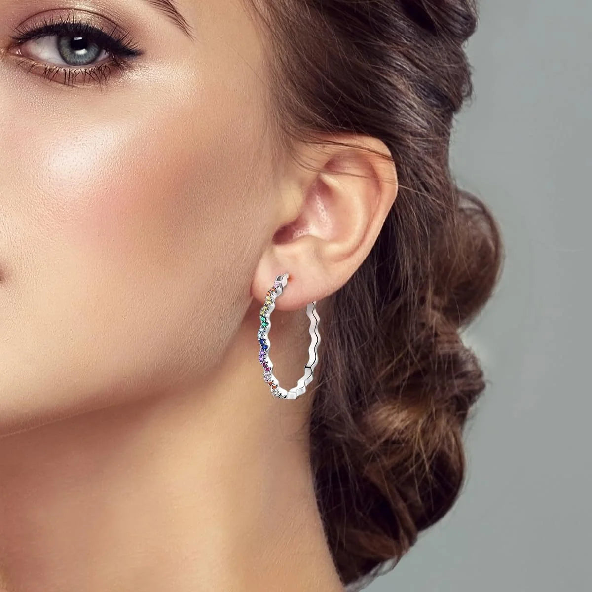 Geometric wave-shaped rhinestone earrings with colored diamonds, lightweight and stylish
