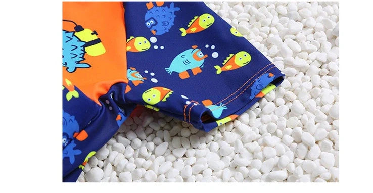 Children's buoyancy swimsuit with dinosaur print for ages 1-7: Polyester fabric provides UV protection and quick-drying properties for swimming and wading activities in sizes M to XXL