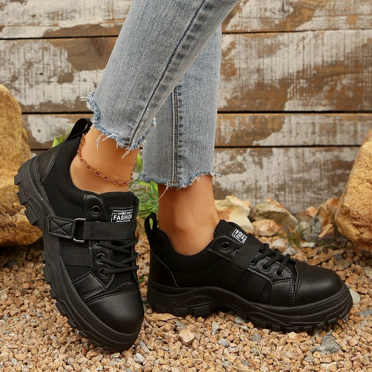 Lace-up canvas shoes for women with hook design round toe and thick sole in black colour