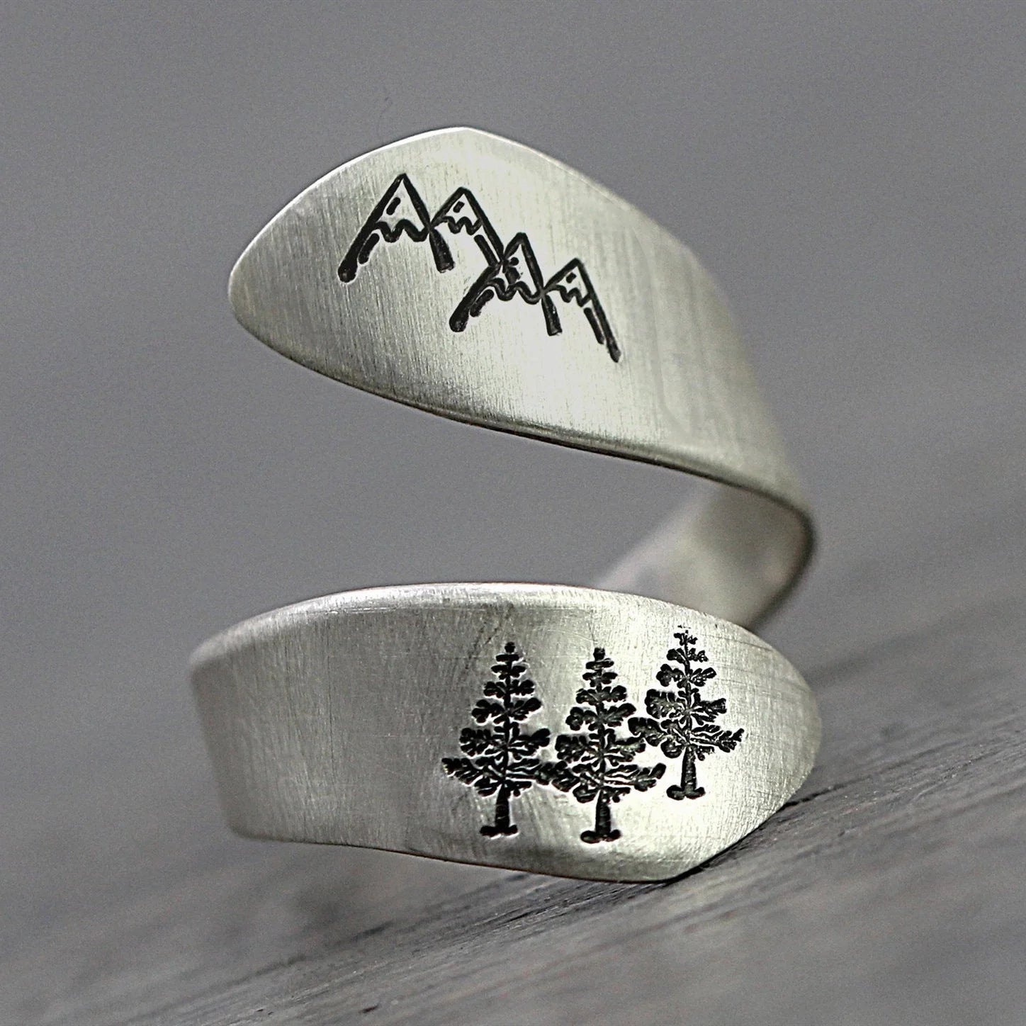 Mountain forest opening adjustable ring in ancient silver, lightweight and durable alloy construction