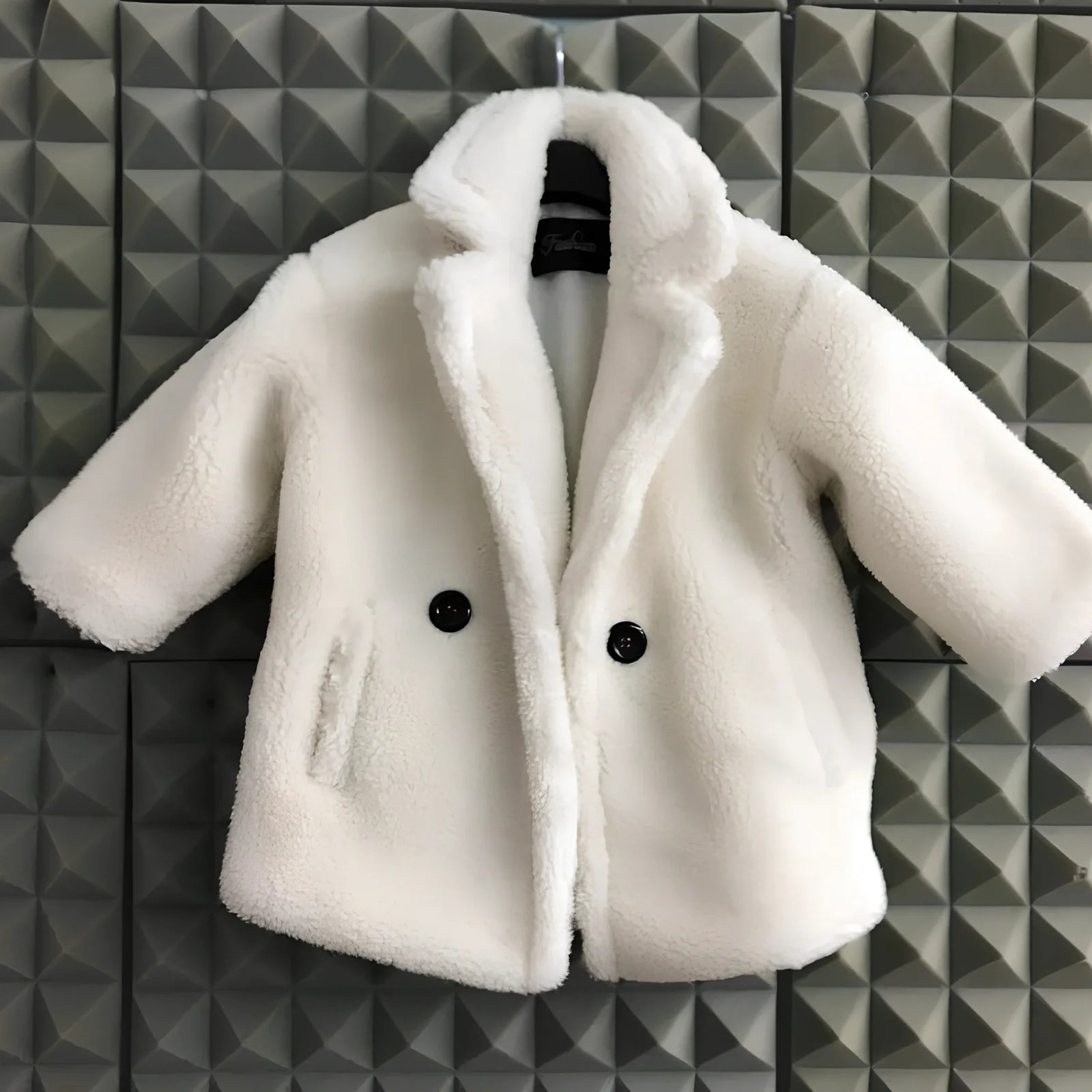 Children's cashmere fur coat in beige colour with suit collar and long sleeves for winter wear