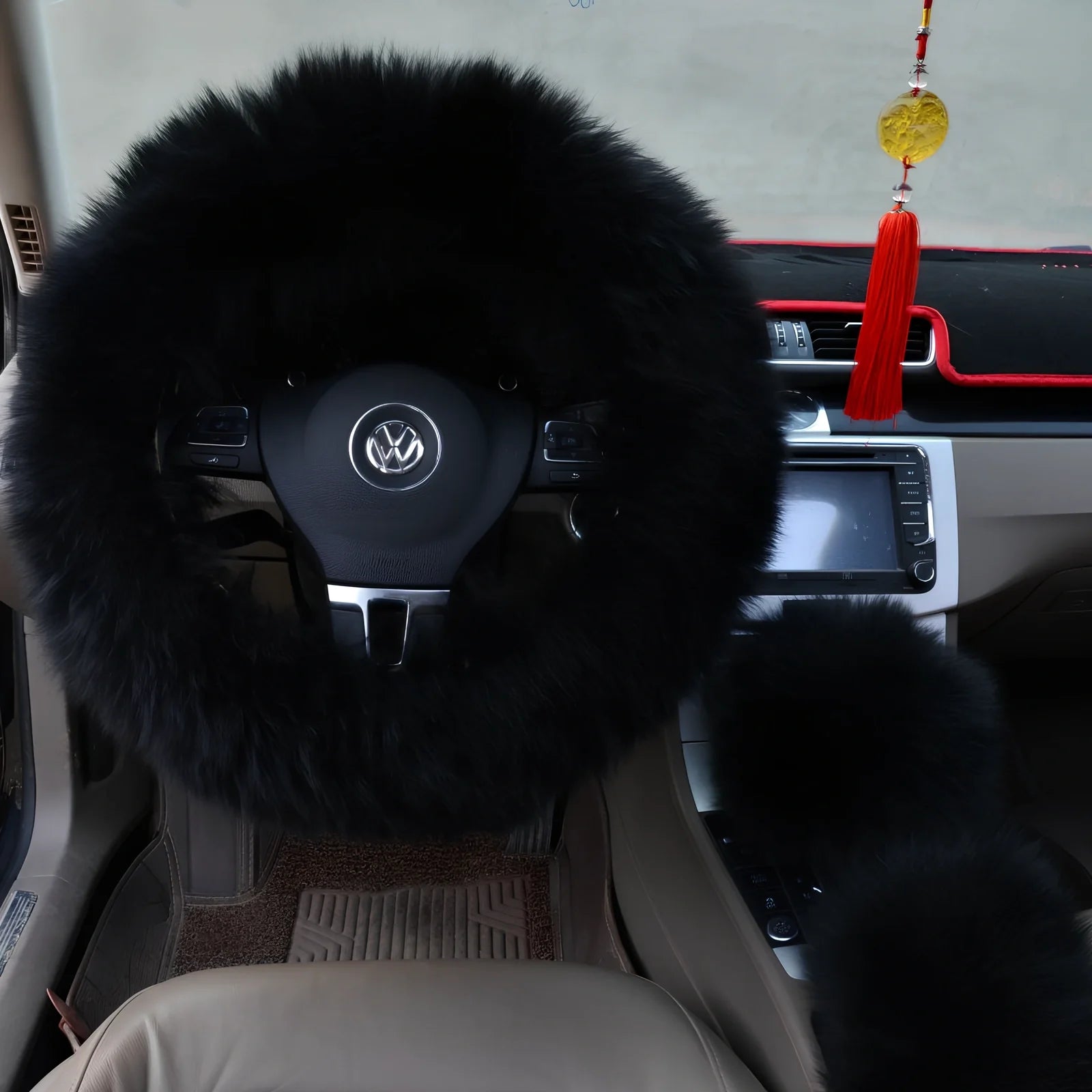 Three-piece wool steering wheel cover showing universal 38cm diameter fit with wool-cashmere blend material
