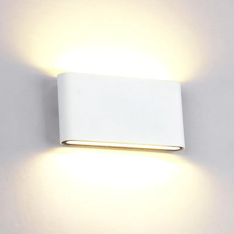 Waterproof aluminium indoor outdoor wall light 6W 12V black on balcony