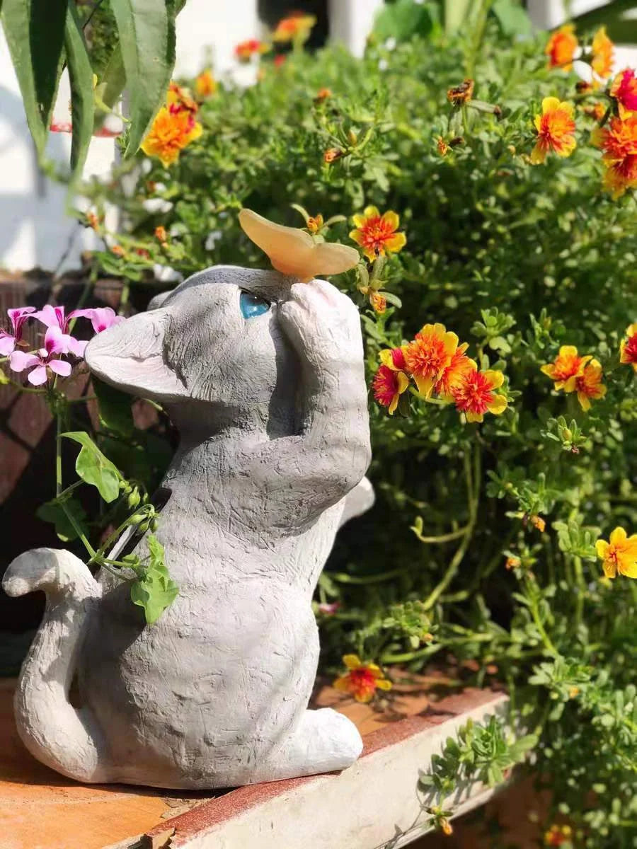 Resin cat solar sculpture ornaments for garden decoration, solar-powered for nighttime light