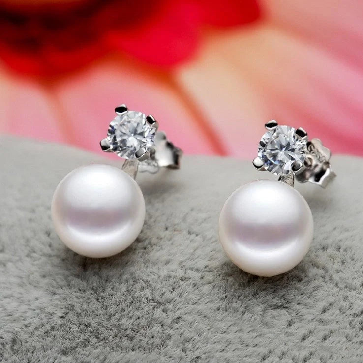Round pearl stud earrings in silver with 8-9mm pearls, elegant and timeless