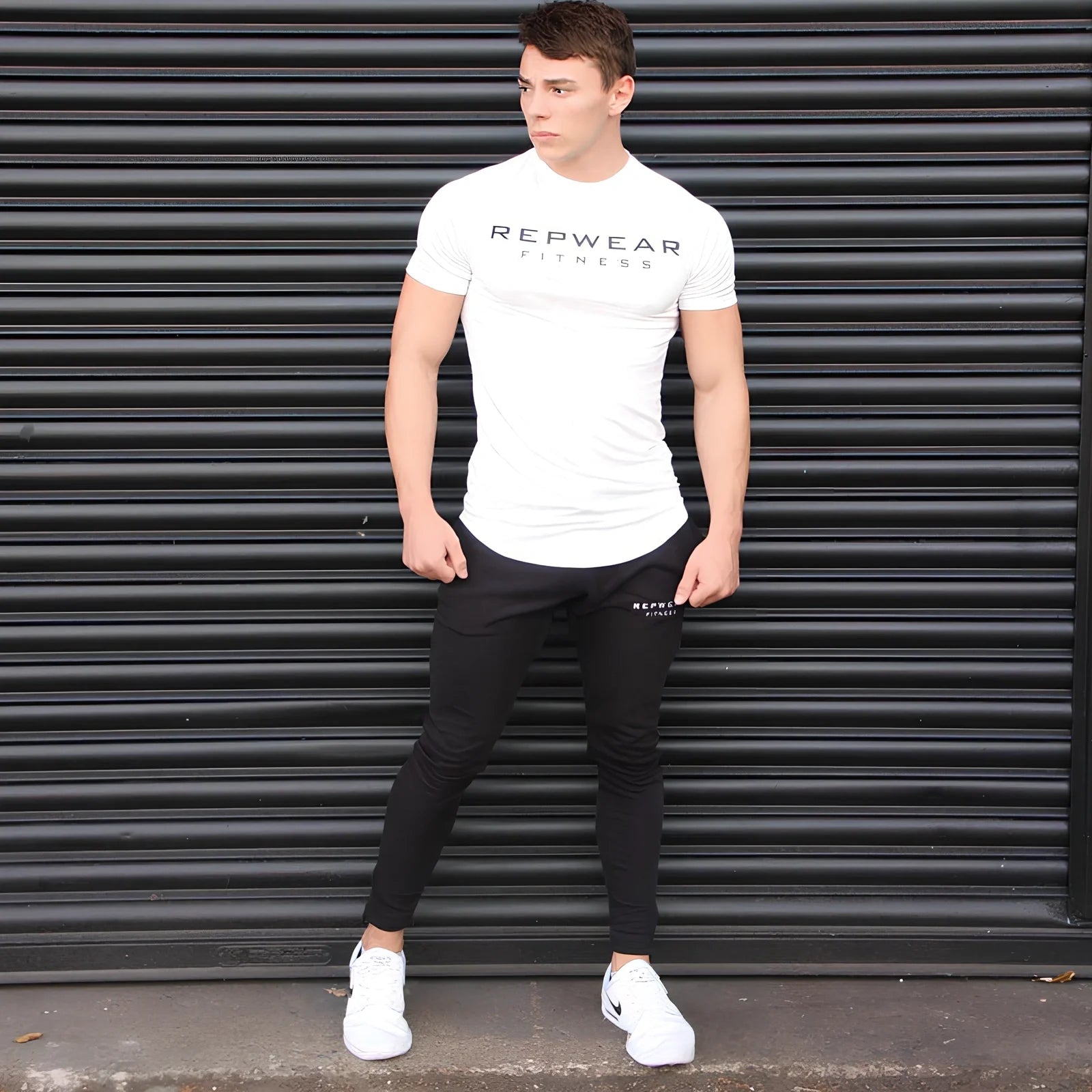 Slim-fit quick-drying stretch short-sleeve t-shirt in black with embossed letter prints, round neck, sizes M-XXL