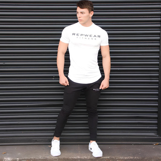 Slim-fit quick-drying stretch short-sleeve t-shirt in black with embossed letter prints, round neck, sizes M-XXL