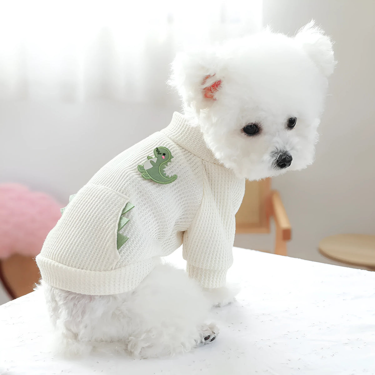 Casual pet sweater round-neck shirt in polyester with red heart design on white background