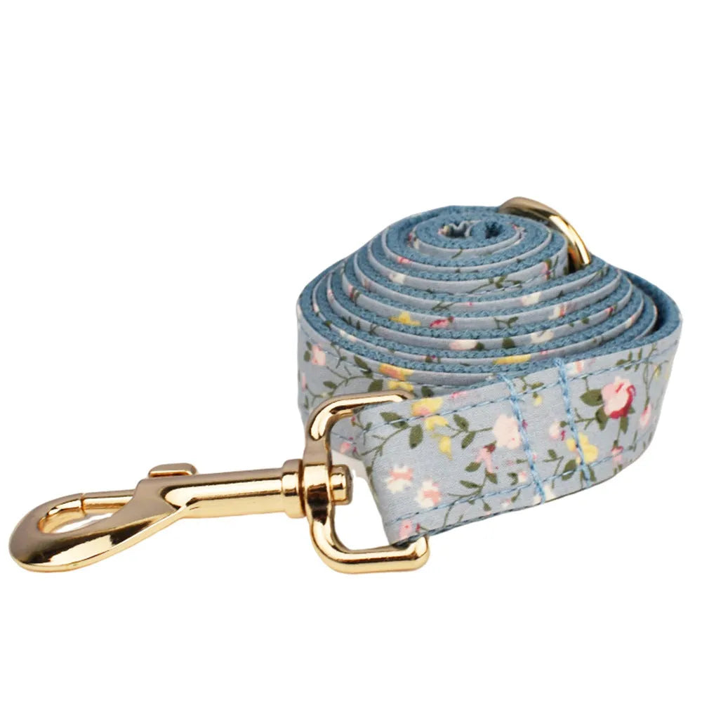 Floral pattern dog collar and matching accessories set in cloth material
