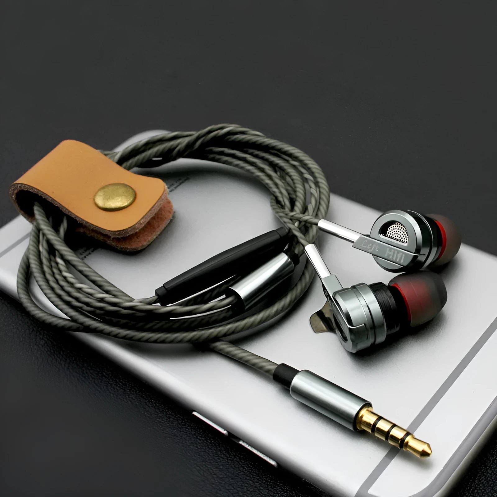 Black metal in-ear HIFI headphones with a tangle-free cable and 3.5mm jack.